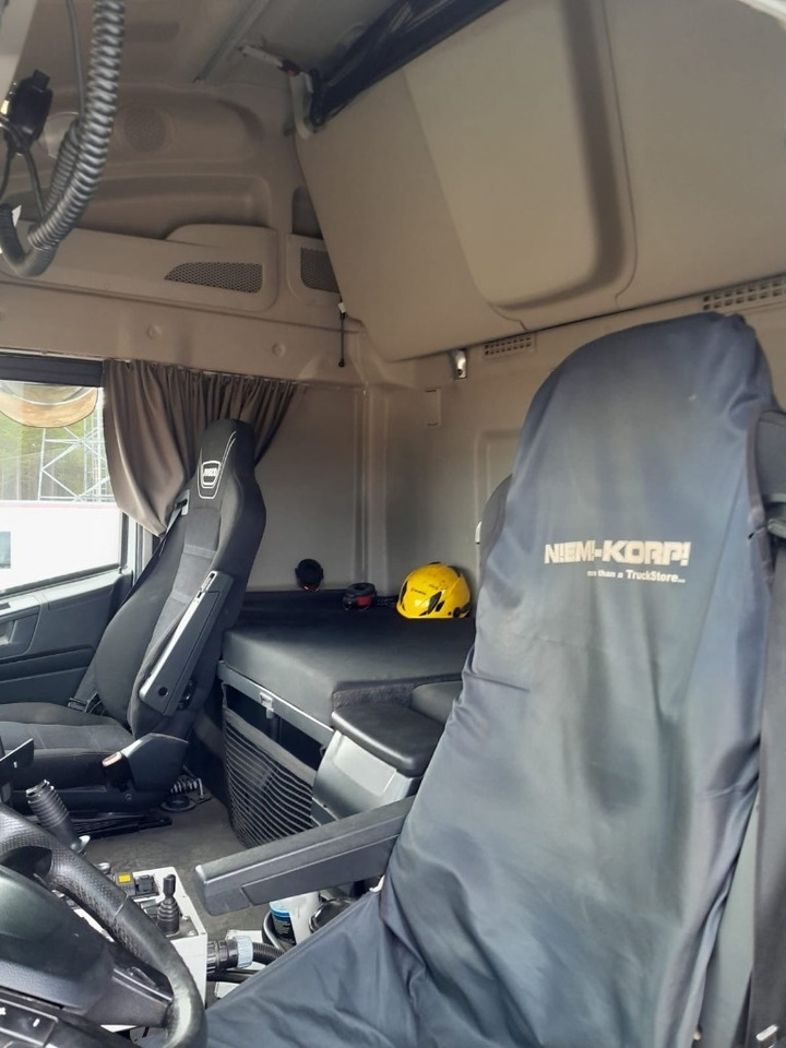 Tipper Iveco Stralis X-Way 350X57: picture 13