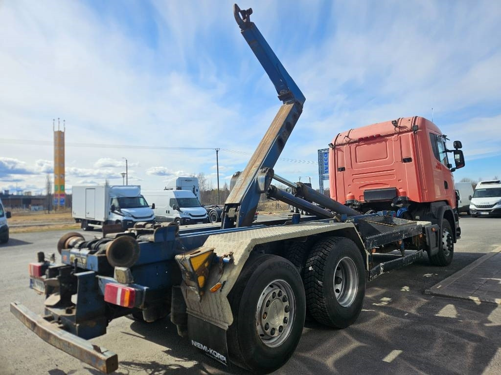 Scania R124 6x2*4 - Hook lift truck: picture 4 Scania R124 6x2*4 - Hook lift truck: picture 4