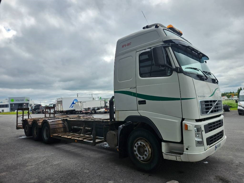 Volvo FH12 8x4 - Logging truck: picture 2 Volvo FH12 8x4 - Logging truck: picture 2