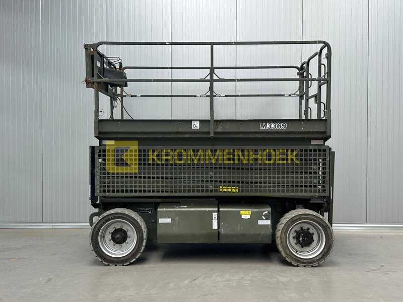 JLG M 3369 - Scissor lift: picture 1 JLG M 3369 - Scissor lift: picture 1