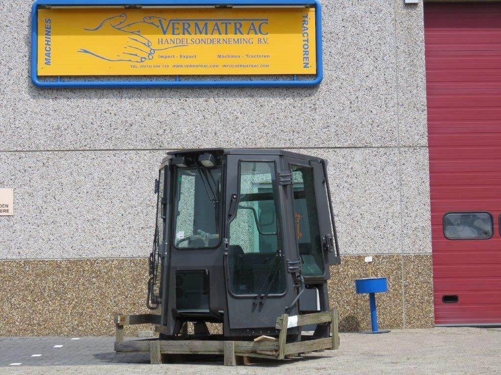 New Holland CE - Cab for Construction machinery: picture 1 New Holland CE - Cab for Construction machinery: picture 1