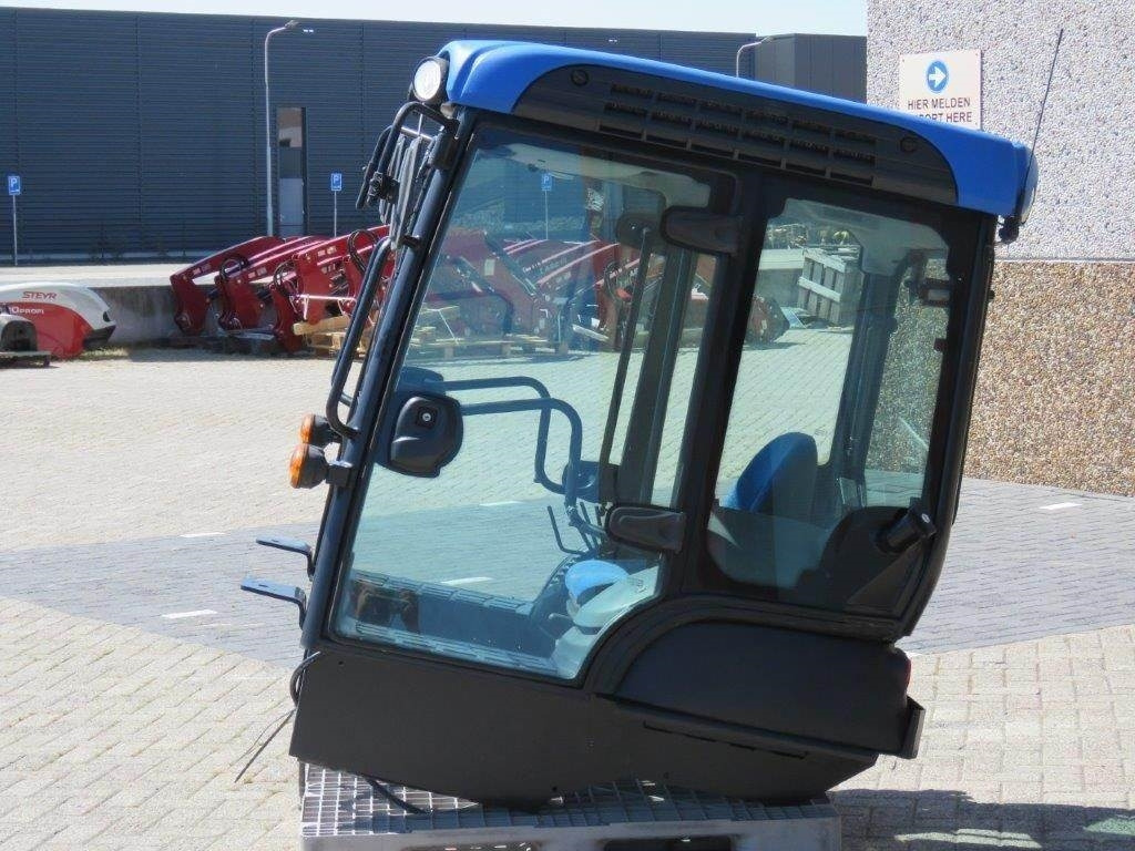New Holland TK - Cab for Construction machinery: picture 3 New Holland TK - Cab for Construction machinery: picture 3
