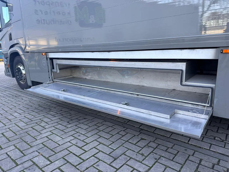 Horse truck Scania P250 Horse Truck: picture 16 Horse truck Scania P250 Horse Truck: picture 16