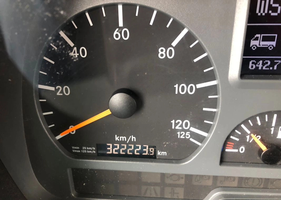 MERCEDES-BENZ AXOR PRZEBIEG TYLKO 322000 KM!!!! - Isothermal truck: picture 2 MERCEDES-BENZ AXOR PRZEBIEG TYLKO 322000 KM!!!! - Isothermal truck: picture 2