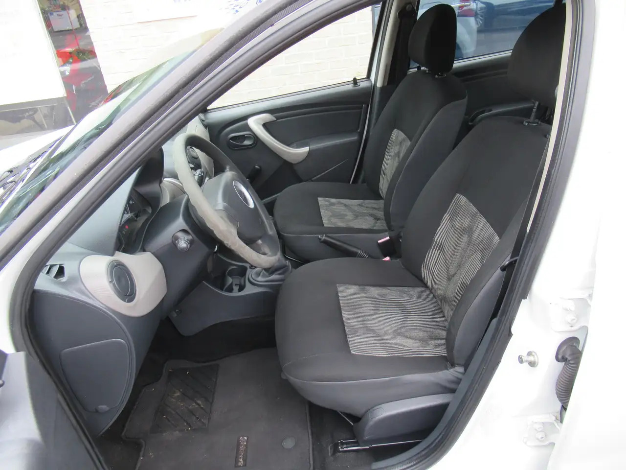 Dacia Sandero Sandero 1.2i Ambiance leasing Dacia Sandero Sandero 1.2i Ambiance: picture 6 Dacia Sandero Sandero 1.2i Ambiance leasing Dacia Sandero Sandero 1.2i Ambiance: picture 6