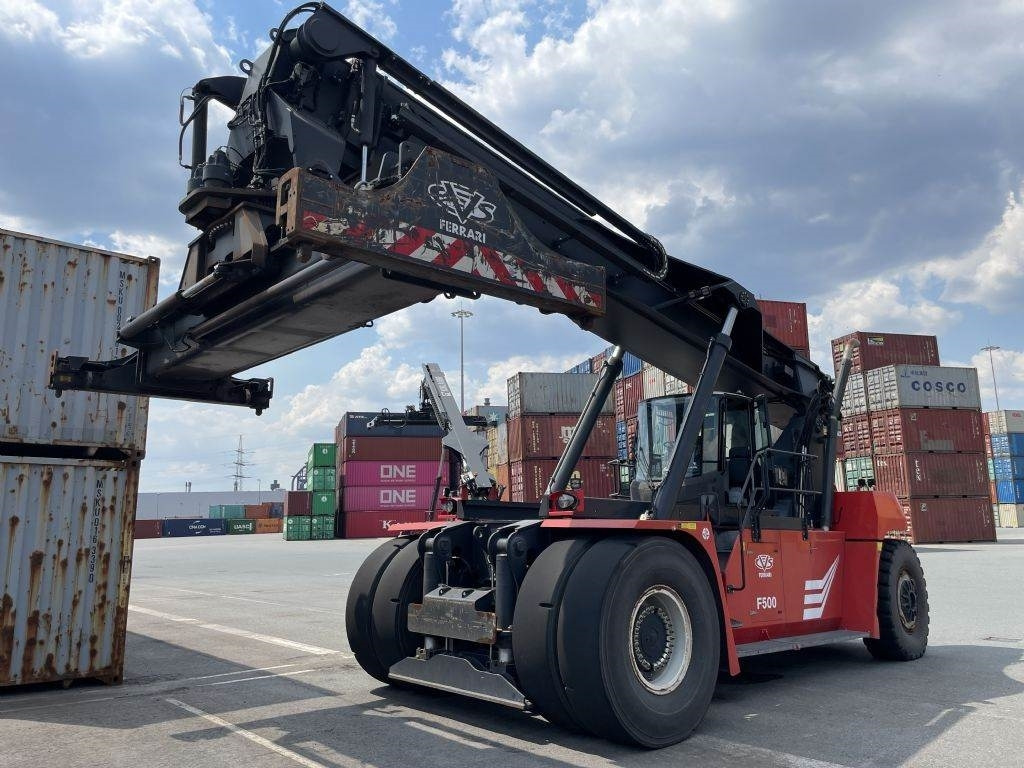 CVS Ferrari F500RS6 S - Reach stacker: picture 2 CVS Ferrari F500RS6 S - Reach stacker: picture 2