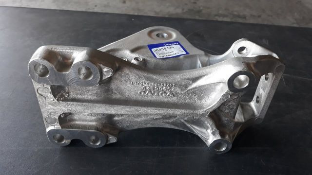 VOLVO CABIN BRACKET - 20456129 - Cab and interior for Truck: picture 1 VOLVO CABIN BRACKET - 20456129 - Cab and interior for Truck: picture 1