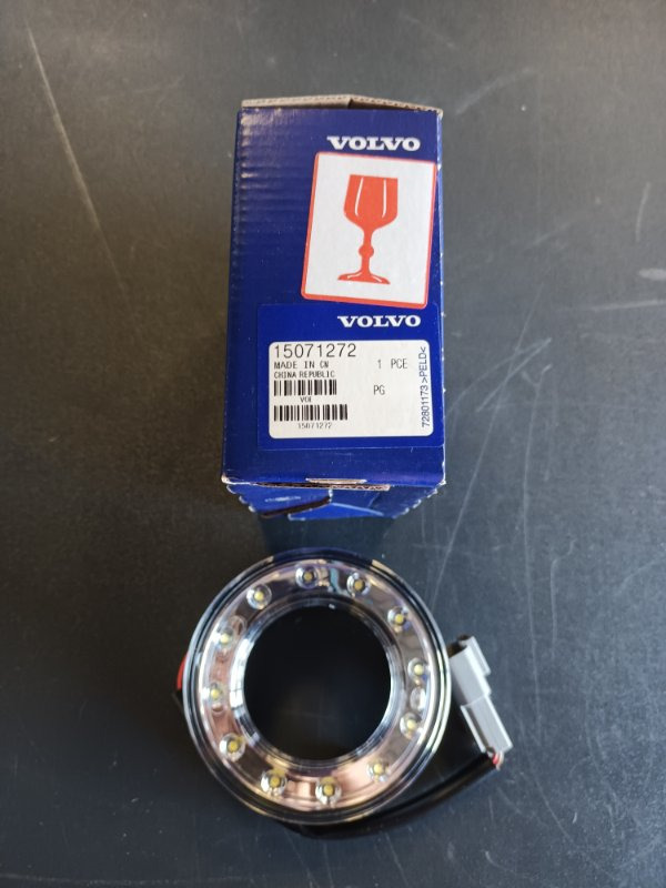 VOLVO CE POSITION LAMP 15071272 - Electrical system for Construction machinery: picture 2 VOLVO CE POSITION LAMP 15071272 - Electrical system for Construction machinery: picture 2