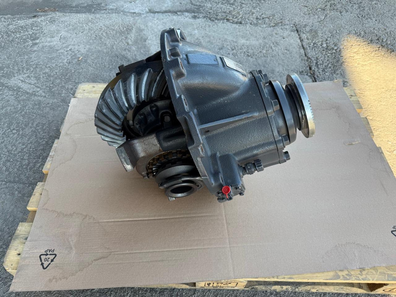 VOLVO Differential Groups 20701332 / 20487379 - Axle and parts for Truck: picture 3 VOLVO Differential Groups 20701332 / 20487379 - Axle and parts for Truck: picture 3