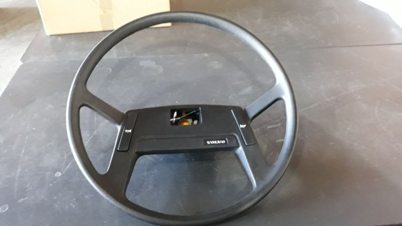 VOLVO STEERING WHEEL 1081910 - Steering wheel for Truck: picture 1 VOLVO STEERING WHEEL 1081910 - Steering wheel for Truck: picture 1