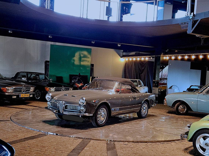 Alfa Romeo 2000 Spider - Sedan: picture 3 Alfa Romeo 2000 Spider - Sedan: picture 3