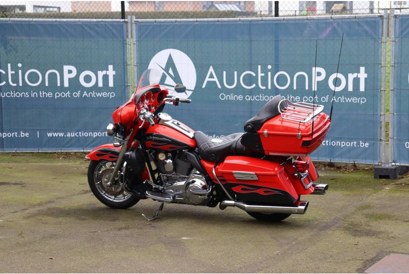Harley-Davidson Ultra Glide CVO - Motorcycle: picture 3 Harley-Davidson Ultra Glide CVO - Motorcycle: picture 3