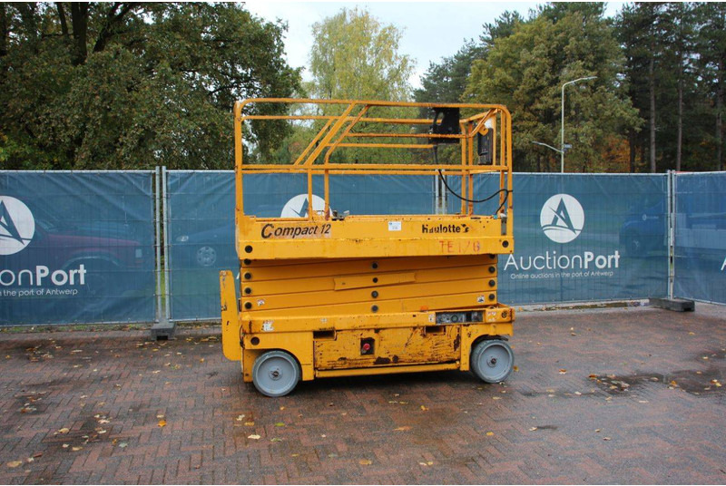 Haulotte Compact 12 - Scissor lift: picture 1 Haulotte Compact 12 - Scissor lift: picture 1