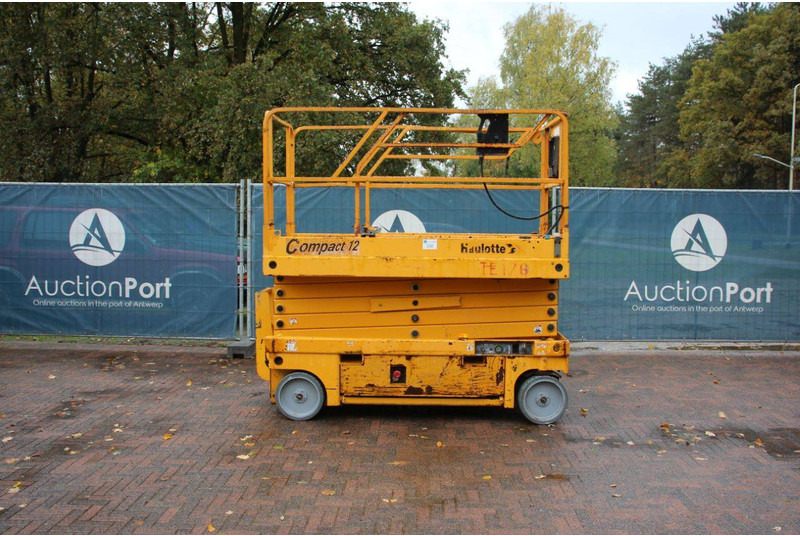 Haulotte Compact 12 - Scissor lift: picture 2 Haulotte Compact 12 - Scissor lift: picture 2