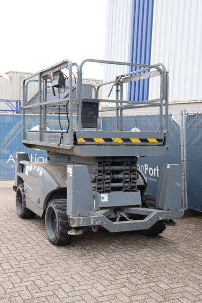 Haulotte Compact 12DX - Scissor lift: picture 4 Haulotte Compact 12DX - Scissor lift: picture 4