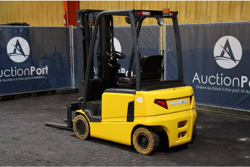 Hyundai 16B-9 - Electric forklift: picture 4 Hyundai 16B-9 - Electric forklift: picture 4