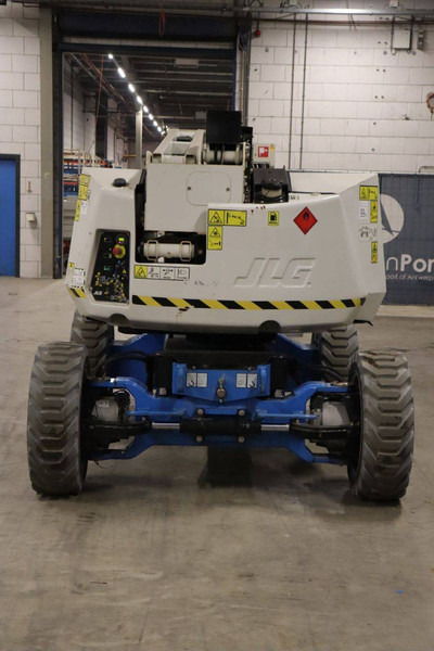 JLG H340AJ 4 WD - Articulated boom: picture 5 JLG H340AJ 4 WD - Articulated boom: picture 5