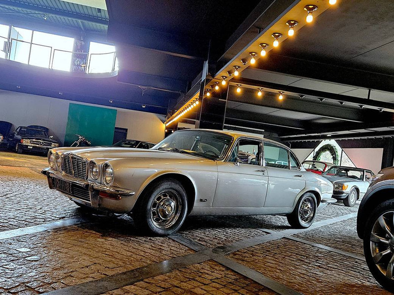 Jaguar XJ (series II) 4.2 Automatic - Sedan: picture 2 Jaguar XJ (series II) 4.2 Automatic - Sedan: picture 2