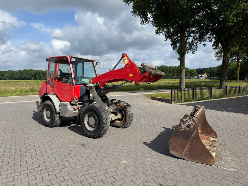 Komatsu WA70-5 - Wheel loader: picture 1 Komatsu WA70-5 - Wheel loader: picture 1