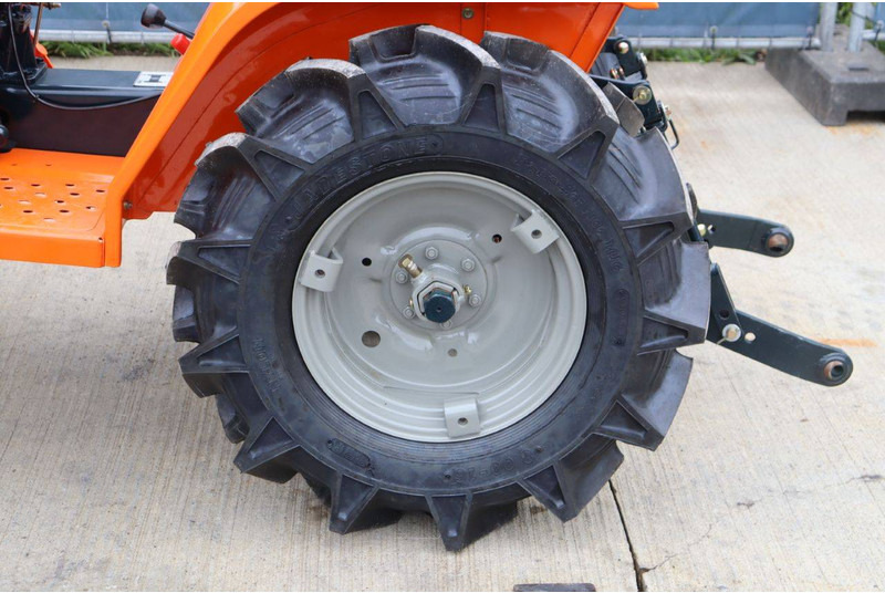 Farm tractor Kubota B1400DT: picture 15