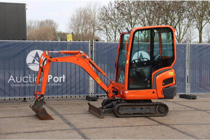 Kubota KX016-4 - Mini excavator: picture 1 Kubota KX016-4 - Mini excavator: picture 1
