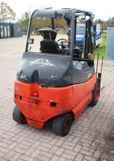 Linde E30/03/600 - Electric forklift: picture 5 Linde E30/03/600 - Electric forklift: picture 5