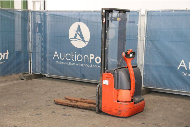 Linde L12 - Stacker: picture 3 Linde L12 - Stacker: picture 3