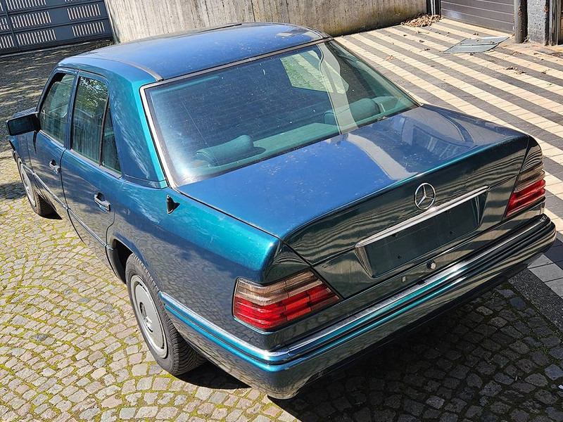 Mercedes-Benz E-Klasse 200D Automatic - Car: picture 5 Mercedes-Benz E-Klasse 200D Automatic - Car: picture 5