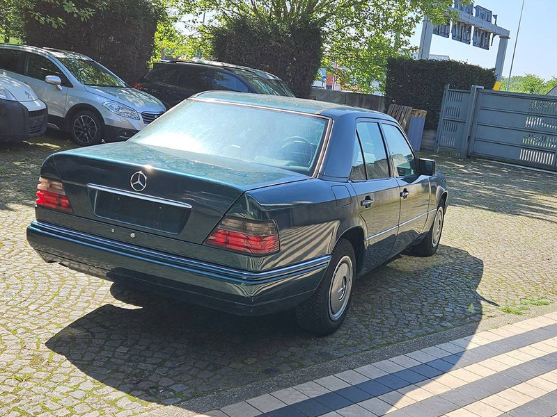 Mercedes-Benz E-Klasse 200D Automatic - Car: picture 3 Mercedes-Benz E-Klasse 200D Automatic - Car: picture 3