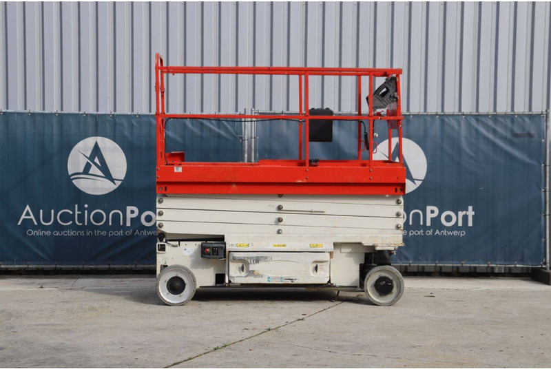 OSHKOSH 3246 ES - Scissor lift: picture 2 OSHKOSH 3246 ES - Scissor lift: picture 2