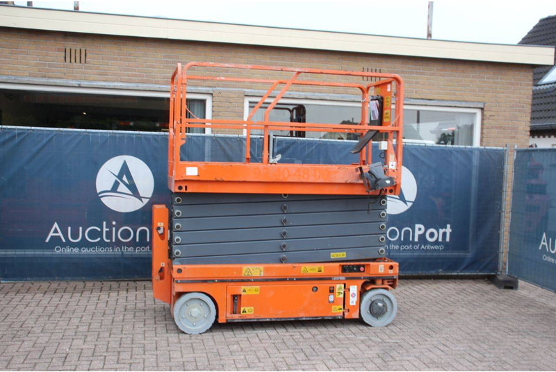 Onbekend 12M - Scissor lift: picture 1 Onbekend 12M - Scissor lift: picture 1
