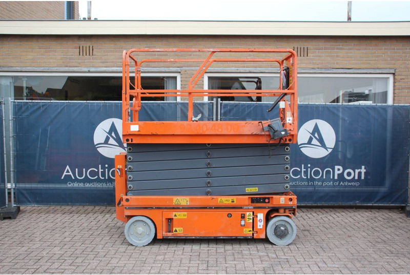 Onbekend 12M - Scissor lift: picture 2 Onbekend 12M - Scissor lift: picture 2
