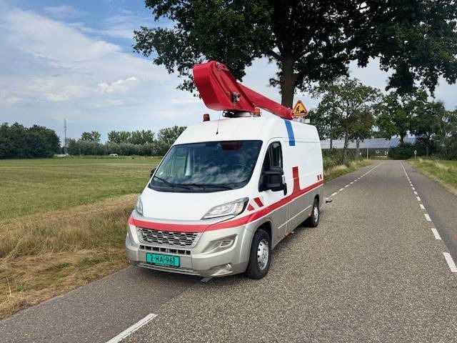 Peugeot Boxer 2.2HDI - Truck with aerial platform: picture 1 Peugeot Boxer 2.2HDI - Truck with aerial platform: picture 1