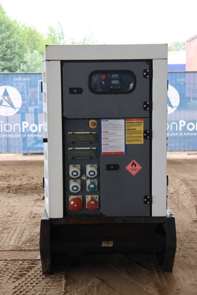 SDMO R110-C31 - Generator set: picture 5 SDMO R110-C31 - Generator set: picture 5
