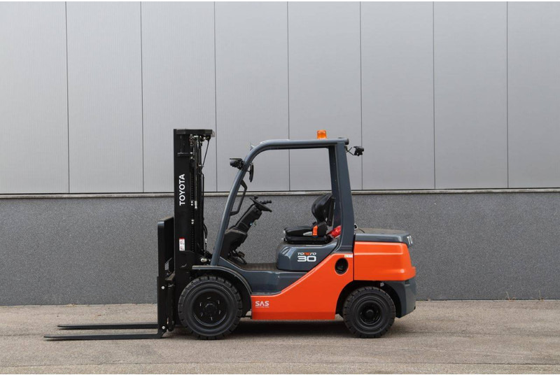 Toyota 52-8FDF30 - Diesel forklift: picture 2 Toyota 52-8FDF30 - Diesel forklift: picture 2
