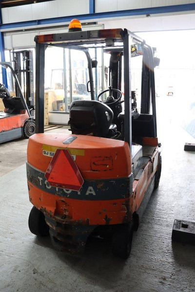 Toyota 7FBMF30 - Electric forklift: picture 5 Toyota 7FBMF30 - Electric forklift: picture 5