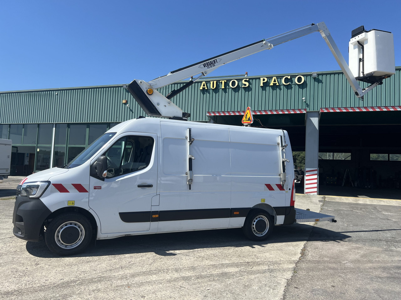 FURGON CON CESTA RENAULT MASTER - Truck with aerial platform: picture 3 FURGON CON CESTA RENAULT MASTER - Truck with aerial platform: picture 3