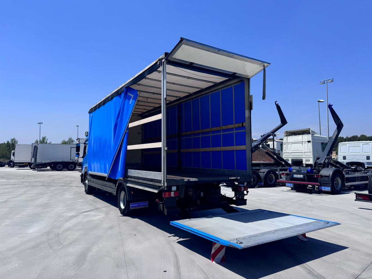MERCEDES BENZ 13.30L Atego E6 (Tauliner) - Curtain side truck: picture 4 MERCEDES BENZ 13.30L Atego E6 (Tauliner) - Curtain side truck: picture 4