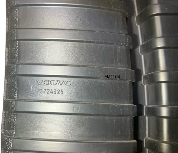 Volvo 2022 - Air intake pipe: picture 3 Volvo 2022 - Air intake pipe: picture 3