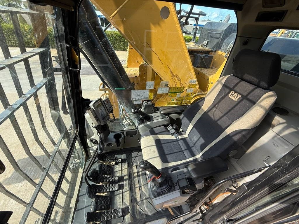 CAT 335 F L CR - Crawler excavator: picture 3 CAT 335 F L CR - Crawler excavator: picture 3