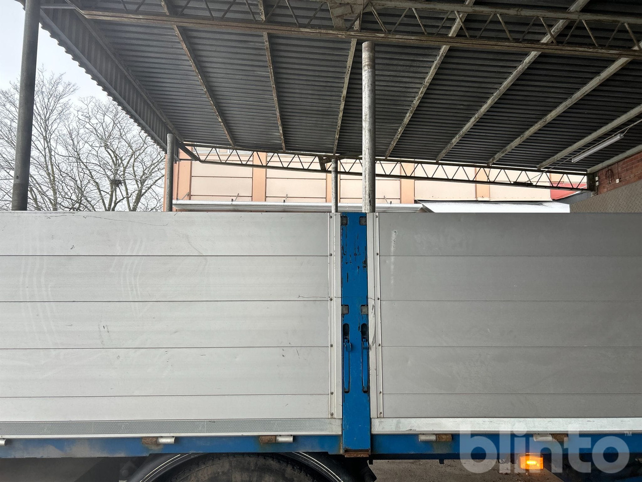 Dropside/ Flatbed truck, Crane truck Brädgårdsbil / SCANIA P250 / Nybesiktigad kran: picture 43