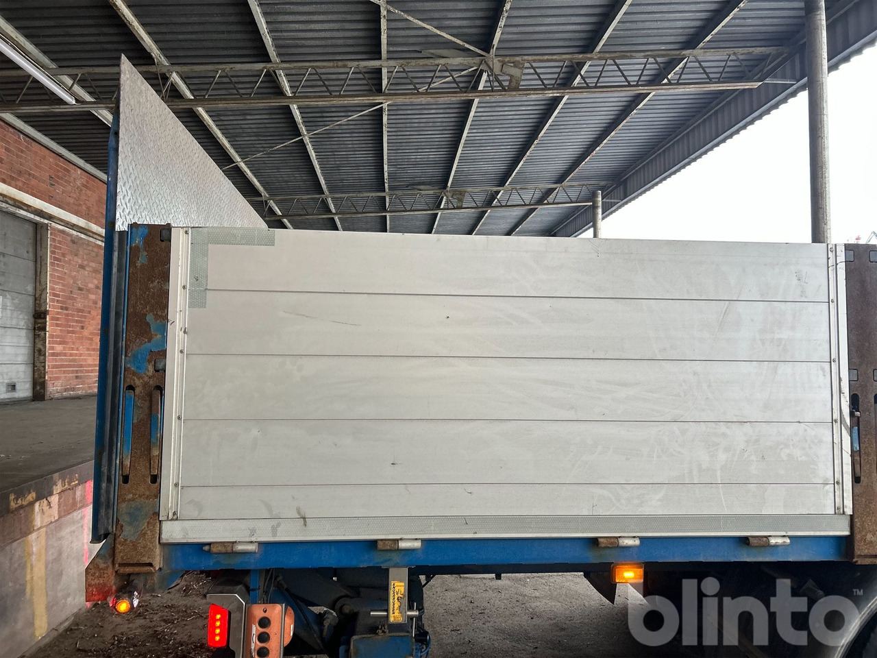 Dropside/ Flatbed truck, Crane truck Brädgårdsbil / SCANIA P250 / Nybesiktigad kran: picture 33