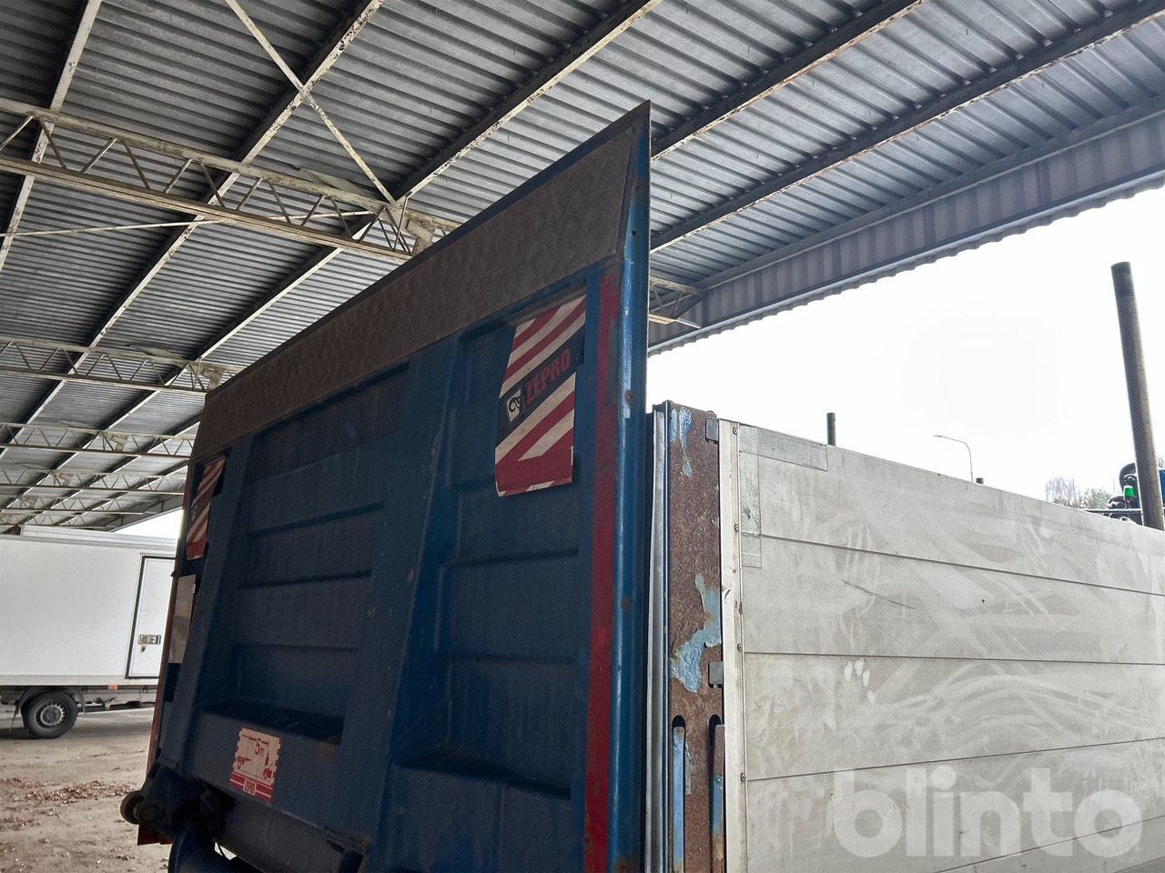 Dropside/ Flatbed truck, Crane truck Brädgårdsbil / SCANIA P250 / Nybesiktigad kran: picture 35