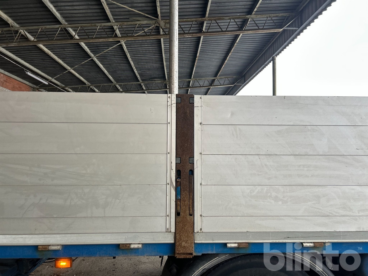 Dropside/ Flatbed truck, Crane truck Brädgårdsbil / SCANIA P250 / Nybesiktigad kran: picture 31