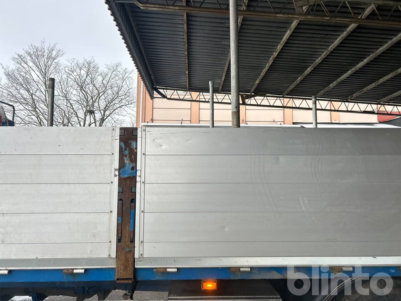 Dropside/ Flatbed truck, Crane truck Brädgårdsbil / SCANIA P250 / Nybesiktigad kran: picture 45