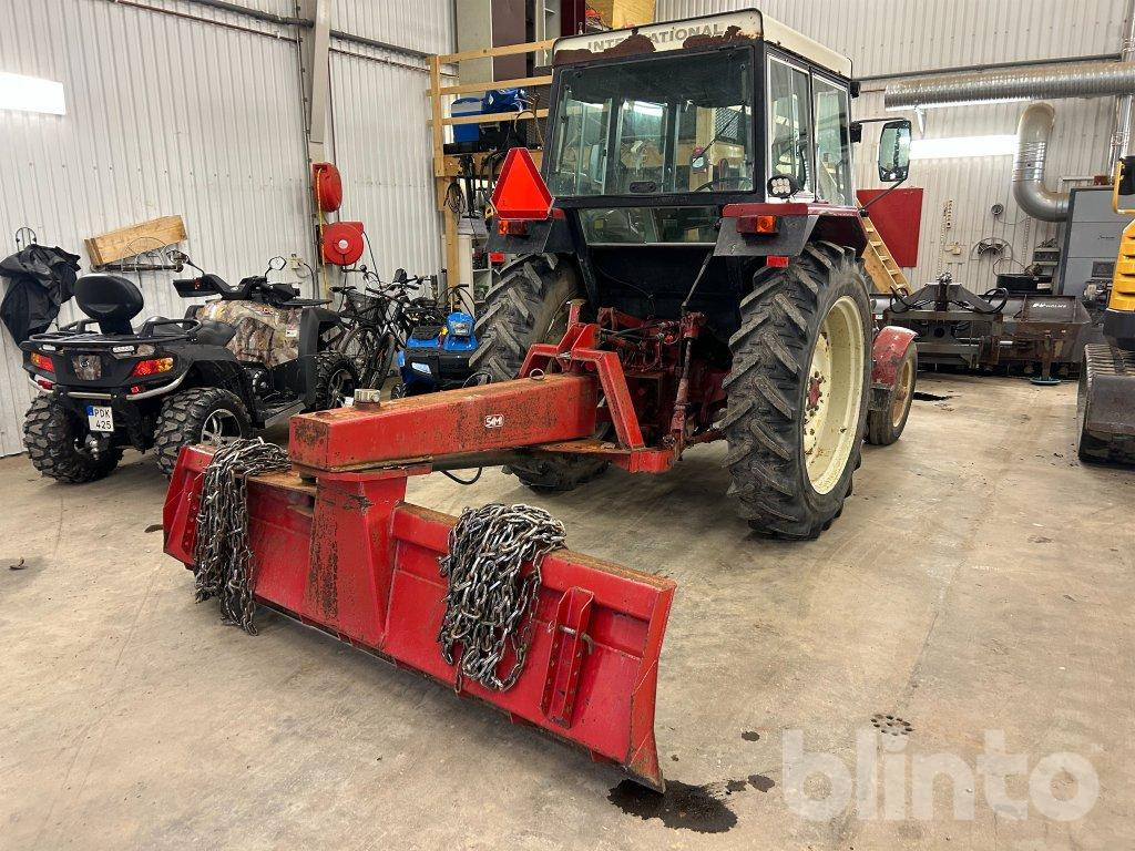 INTERNATIONAL 584 - Farm tractor: picture 4 INTERNATIONAL 584 - Farm tractor: picture 4