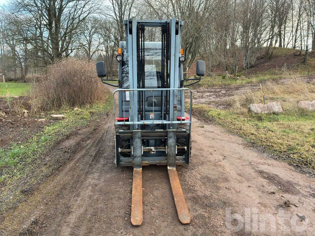 JAC J35 - Forklift: picture 2 JAC J35 - Forklift: picture 2