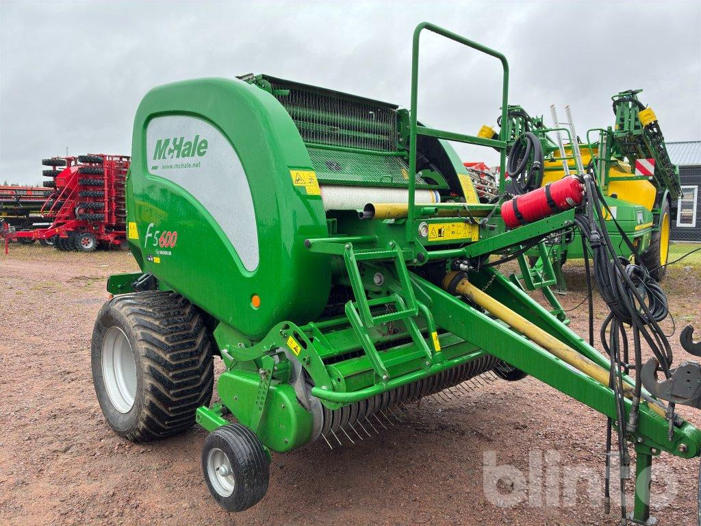 McHale F5600 - Round baler: picture 2 McHale F5600 - Round baler: picture 2
