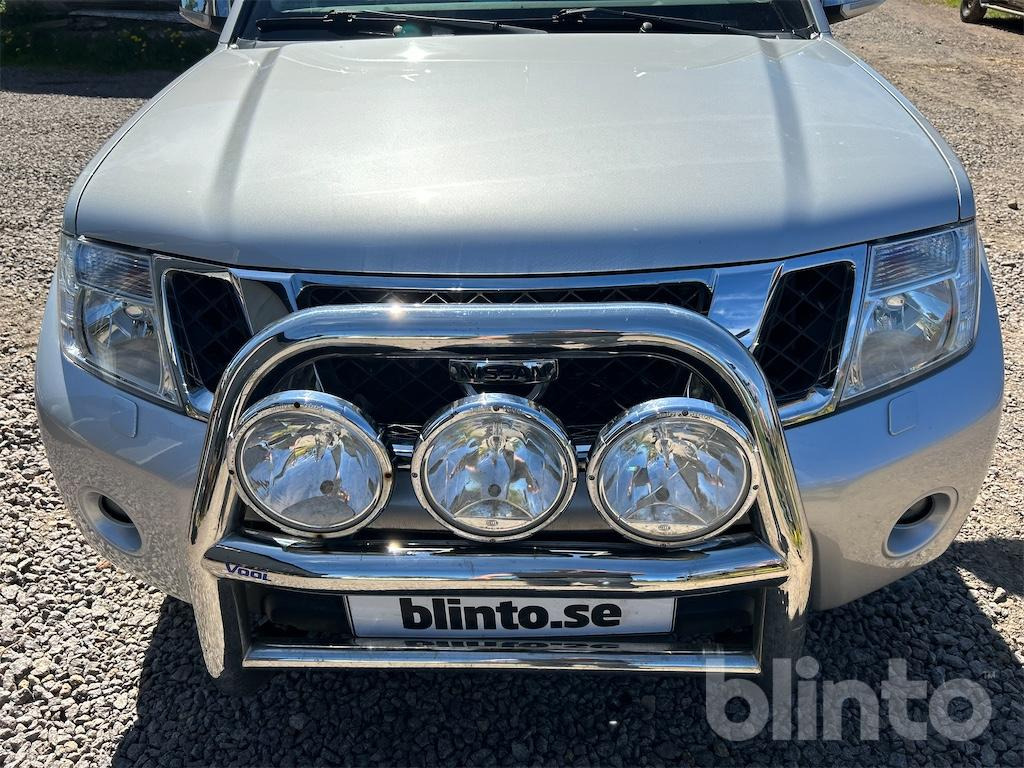 Pickup truck NISSAN Navara D40 med översynsbehov: picture 18
