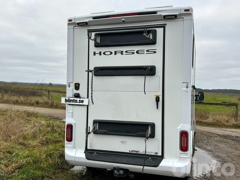 RENAULT UMESLÄP - Horse truck: picture 5 RENAULT UMESLÄP - Horse truck: picture 5